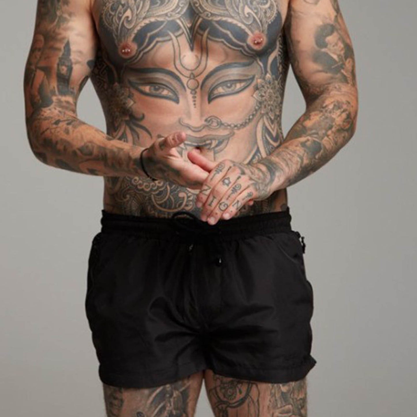 Men Gym Shorts Sweat Absorbing Breathable Quick Dry Workout Shorts with Side Pockets for Running Weightlifting Beach Black M